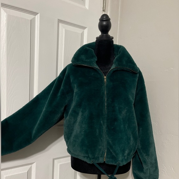 Victorias Secret Know One Cares Faux Fur Cropped Coat Jacket S - Picture 4 of 7